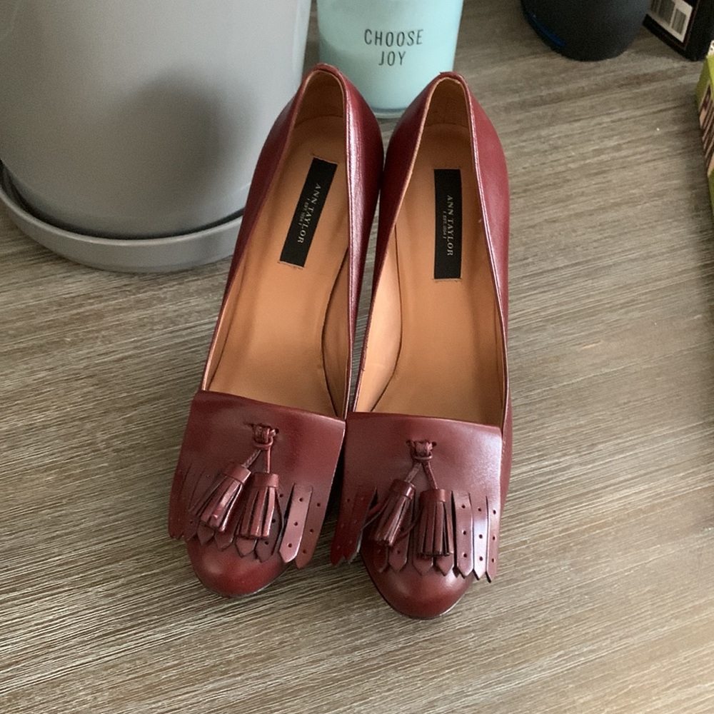 Ann Taylor Stilettos, size 7!!!